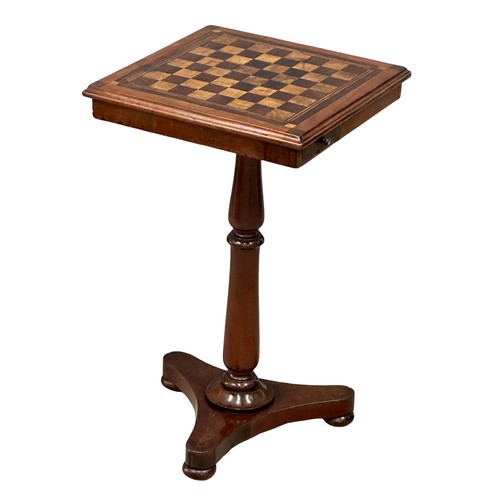 91 - A William IV 19th Century mahogany pedestal games table, with drawer. Rosewood top.  1830-1837. 42x4... 