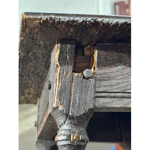 54 - A Late 17th Century Charles II oak joint stool. Circa 1670-1680. 39x26x43cm