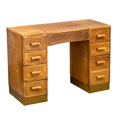 331 - An Art Deco oak dressing table. Heals style. Circa 1940. 107x47x77cm