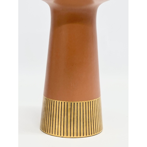 138 - Colin Melbourne. A 1960’s “Memphis” vase. Designed by Colin Melbourne for Crown Devon. 14x23cm.