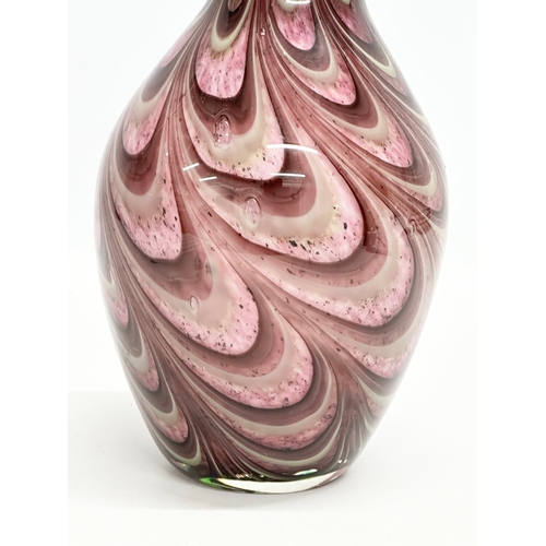 142 - An art glass pheasant pattern vase. Murano style. 25cm