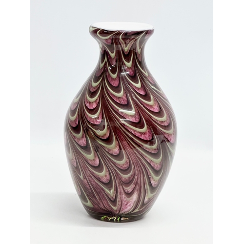 142 - An art glass pheasant pattern vase. Murano style. 25cm