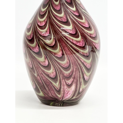 142 - An art glass pheasant pattern vase. Murano style. 25cm