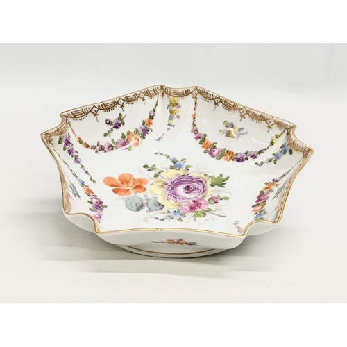 125 - R. Grossbaum & Söhne. A Late 19th Century hand painted bowl. Circa 1890-1914. By R. Grossbaum & Sohn... 