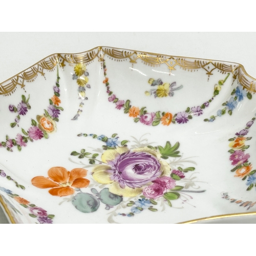 125 - R. Grossbaum & Söhne. A Late 19th Century hand painted bowl. Circa 1890-1914. By R. Grossbaum & Sohn... 