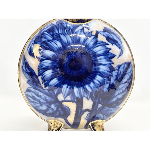 31 - Henry Slater. A signed 19th Century Pinder Bourne & Co Moon Flask vase. Circa 1880. 29x14x35cm