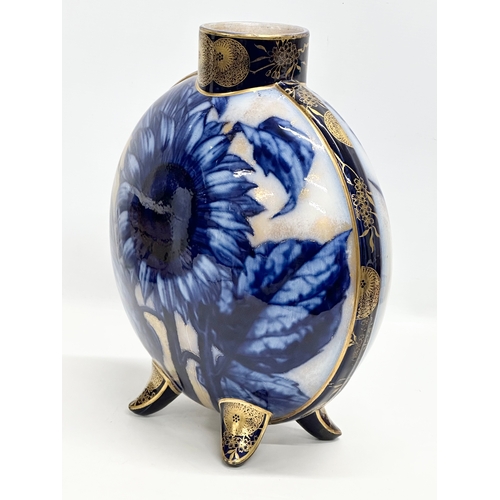 31 - Henry Slater. A signed 19th Century Pinder Bourne & Co Moon Flask vase. Circa 1880. 29x14x35cm