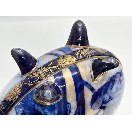 31 - Henry Slater. A signed 19th Century Pinder Bourne & Co Moon Flask vase. Circa 1880. 29x14x35cm