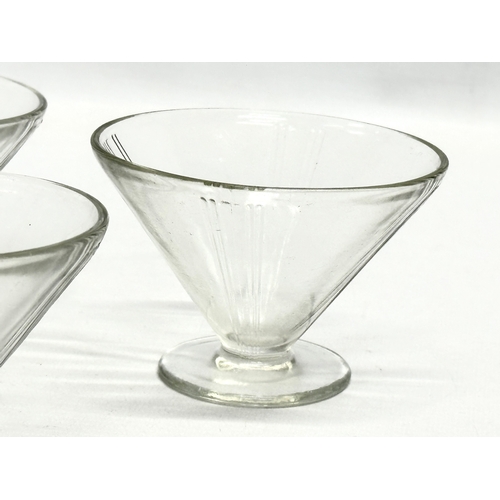 548 - A set of 4 1930’s Art Deco dessert glasses. 10x7cm