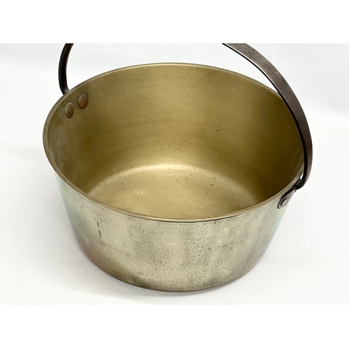 518 - A large Late 19th Century Victorian heavy brass preserve pan/jelly pan. 35x32x31cm.