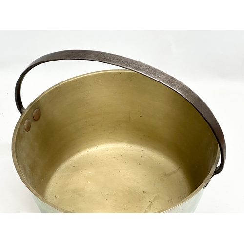 518 - A large Late 19th Century Victorian heavy brass preserve pan/jelly pan. 35x32x31cm.