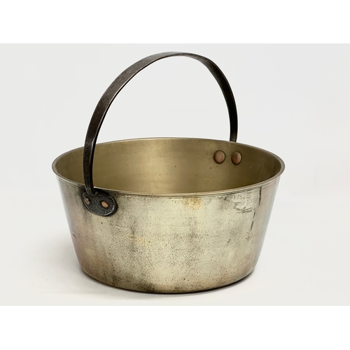 518 - A large Late 19th Century Victorian heavy brass preserve pan/jelly pan. 35x32x31cm.