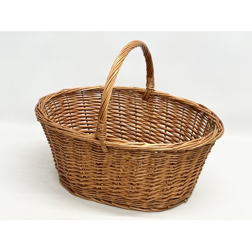 538 - 2 vintage wicker baskets. 53x38x42cm. 36x29x35cm