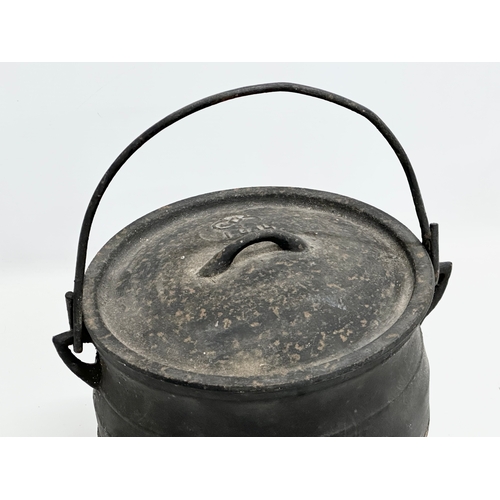 510 - 2 Late 19th/Early 20th Century cast iron cauldrons. 1 with shamrock logo, made in England. 25x23x19c... 