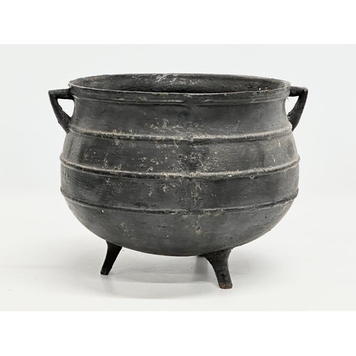 510 - 2 Late 19th/Early 20th Century cast iron cauldrons. 1 with shamrock logo, made in England. 25x23x19c... 