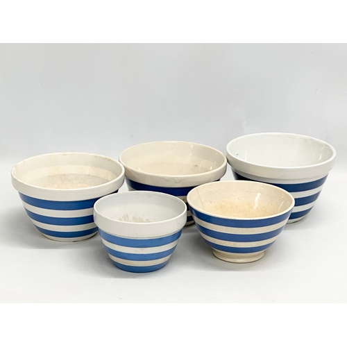 540 - A quantity of vintage Cornish Ware mixing bowls/baking bowls and others.