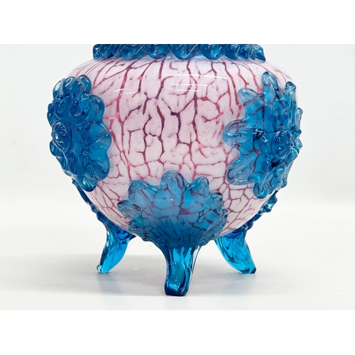 64 - A Late 19th/Early 20th Century art glass vase. In the Harrach/Moser style. 16x20cm