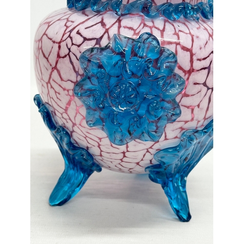 64 - A Late 19th/Early 20th Century art glass vase. In the Harrach/Moser style. 16x20cm