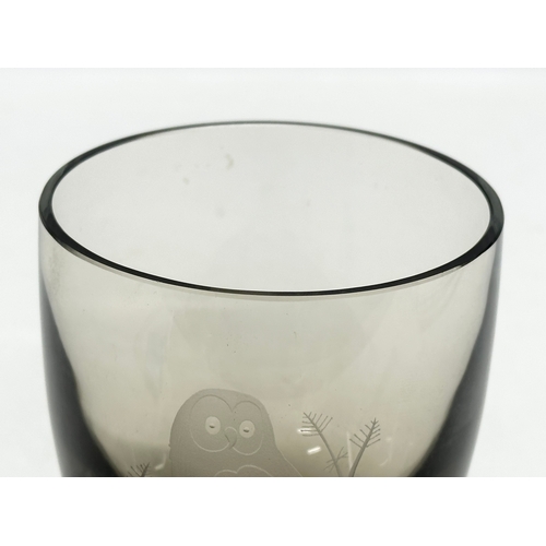 337 - Sarah Peterson. A signed Scottish “Owl” glass. Designed by Sarah Peterson for Caithness. 9.5x12.5cm.