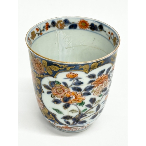 35 - A 17th/18th Century Japanese Imari cup. Edo Period (1603-1867) 8x9cm.