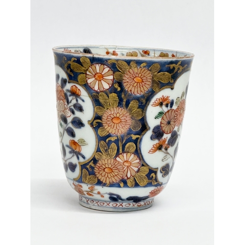 35 - A 17th/18th Century Japanese Imari cup. Edo Period (1603-1867) 8x9cm.