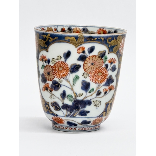 35 - A 17th/18th Century Japanese Imari cup. Edo Period (1603-1867) 8x9cm.