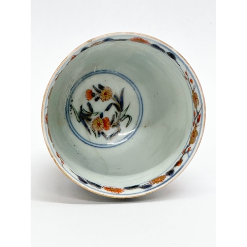 35 - A 17th/18th Century Japanese Imari cup. Edo Period (1603-1867) 8x9cm.