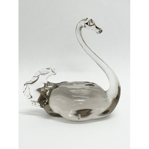 70 - 2 rare Wood Brothers glass swans. Early 20th Century. Circa 1910-1915.