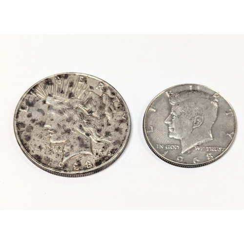 656 - A USA dollar with a USA half dollar, 1968. 37gr