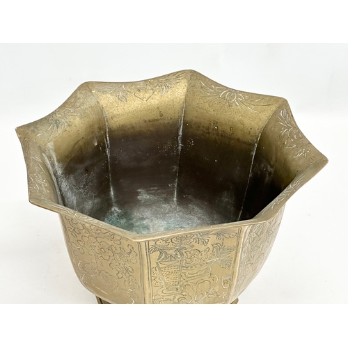 289 - A Late 19th Century Chinese engraved brass jardiniere/planter. 28x17cm