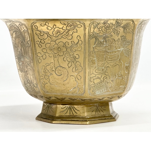 289 - A Late 19th Century Chinese engraved brass jardiniere/planter. 28x17cm