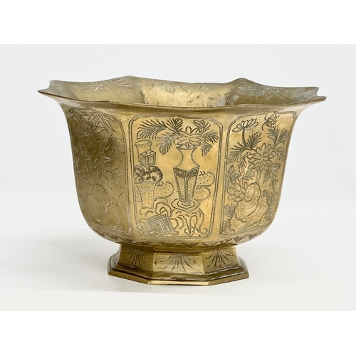 289 - A Late 19th Century Chinese engraved brass jardiniere/planter. 28x17cm