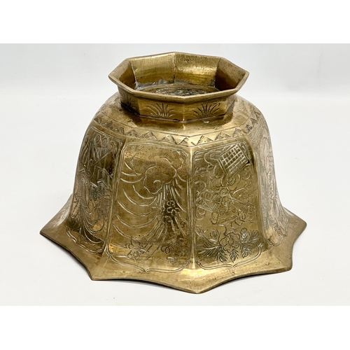 289 - A Late 19th Century Chinese engraved brass jardiniere/planter. 28x17cm