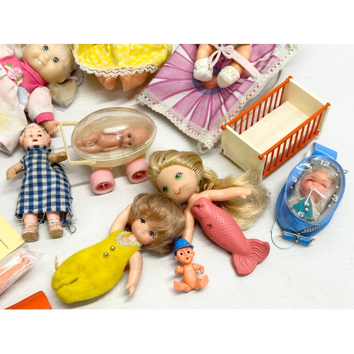 762 - A collection of 1960’s/70’s small and miniature dolls.