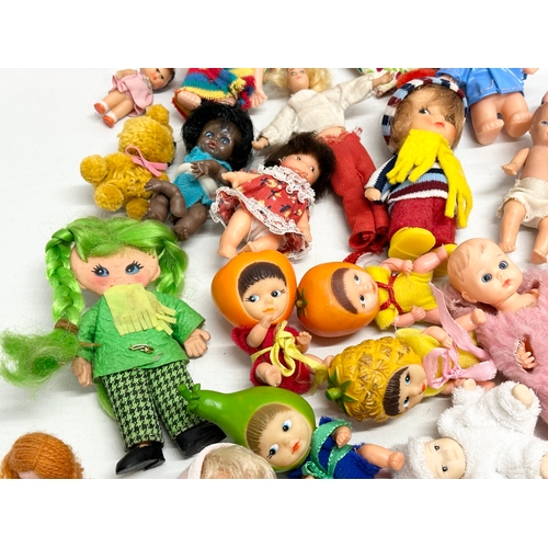 762 - A collection of 1960’s/70’s small and miniature dolls.