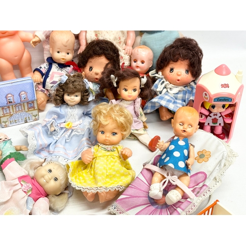 762 - A collection of 1960’s/70’s small and miniature dolls.