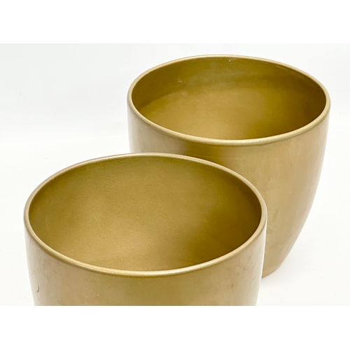 362 - Scheurich Keramik. A pair of German Mid Century style jardinières/planters. 19x17cm.