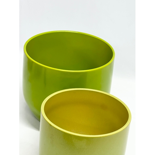 813 - scheurich Keramik. 2 German Mid Century style jardinières/planters. 22x19cm. 18x16cm.