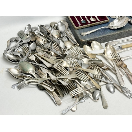 827 - A large quantity of silver plated cutlery.