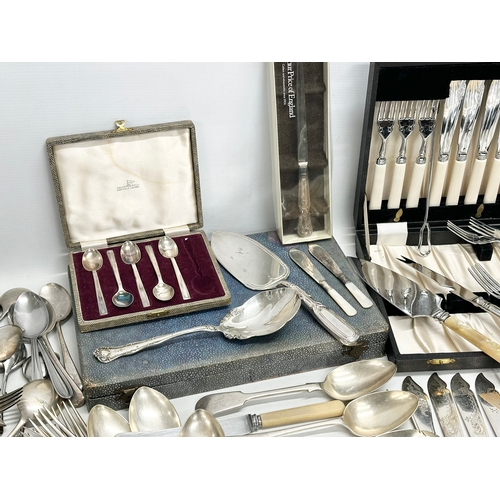 827 - A large quantity of silver plated cutlery.