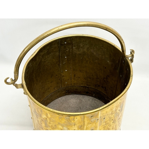 435 - A Late 19th/Early 20th Century brass coal bucket. 36x31x31cm