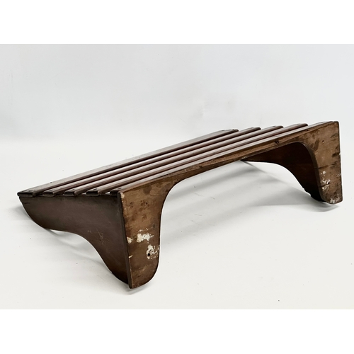 505B - An Early 20th Century railway luggage rack. 56x32cm.