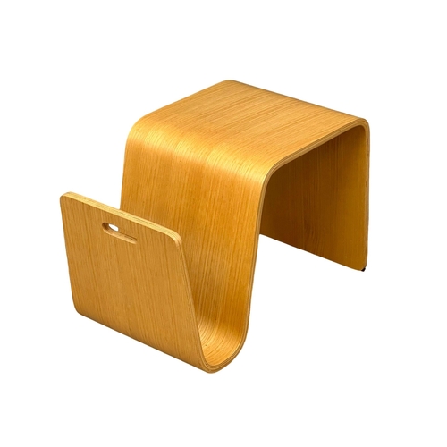 545H - A Late 20th Century retro beech bentwood side table/magazine rack. 61x35x40cm