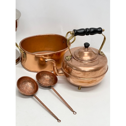 943 - A quantity of copper and oil lamps. An Aladdin oil lamp with other, Victorian style copper kettle, p... 