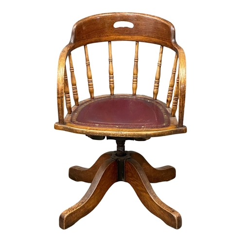 893 - An Early 20th Century oak revolving desk chair with leather seat. Circa 1900-1910. (7)