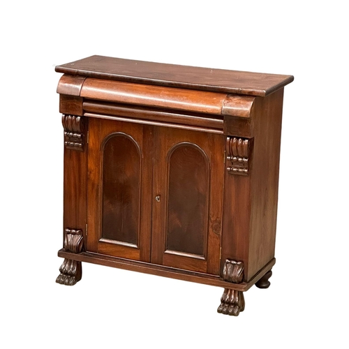 196 - A William IV mahogany side cabinet, with 2 lion paw feet and single drawer. Circa 1830. 93x47x97cm