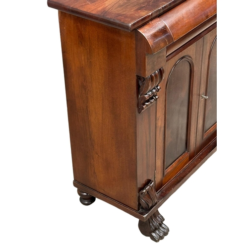 196 - A William IV mahogany side cabinet, with 2 lion paw feet and single drawer. Circa 1830. 93x47x97cm