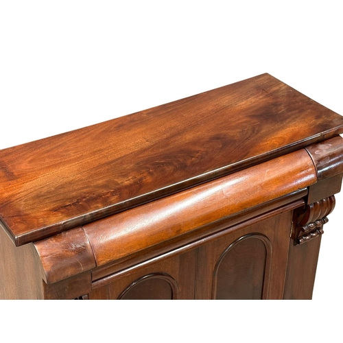 196 - A William IV mahogany side cabinet, with 2 lion paw feet and single drawer. Circa 1830. 93x47x97cm