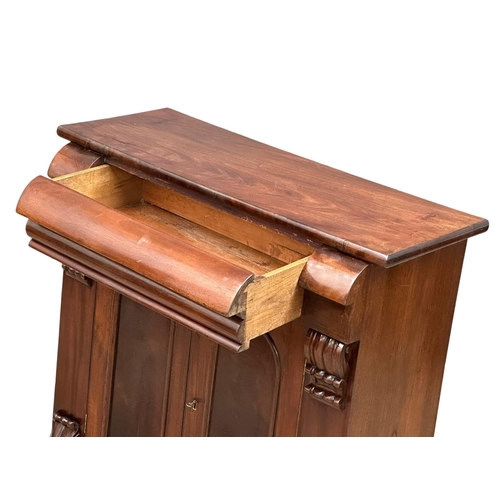 196 - A William IV mahogany side cabinet, with 2 lion paw feet and single drawer. Circa 1830. 93x47x97cm