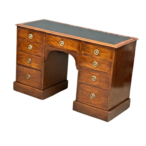 203 - A 19th Century Victorian mahogany pedestal desk with leather top. 122x48x76.5cm